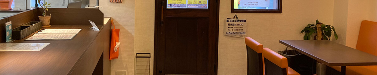スマホ修理ジャパン福岡東公園店店内