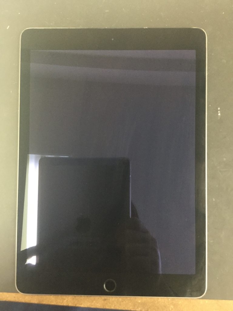 バッテリー交換前のiPad Air 2