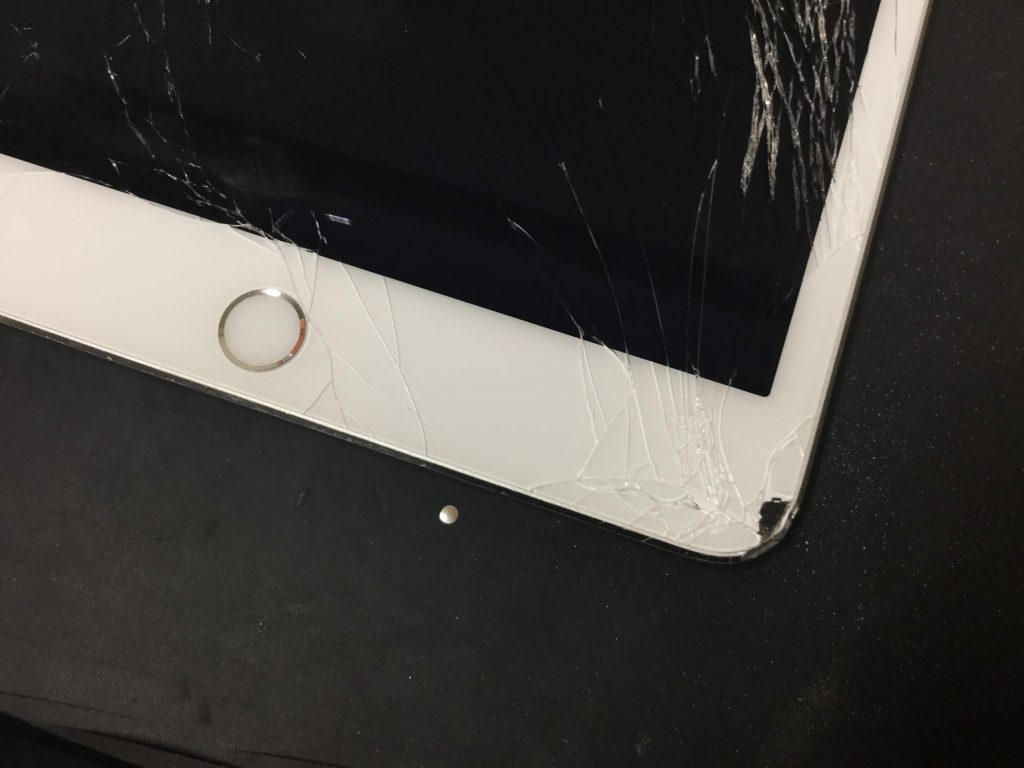 割れたiPadmini4