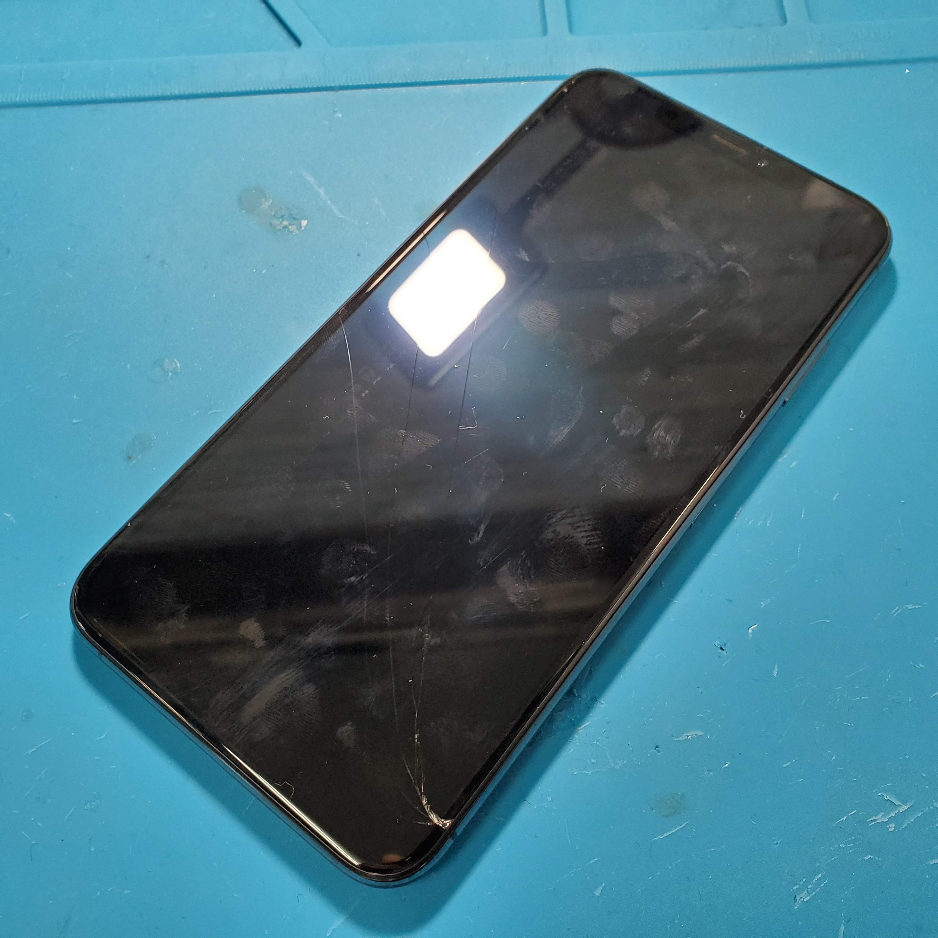 iPhoneXsMax　画面破損のトラブル増加中！