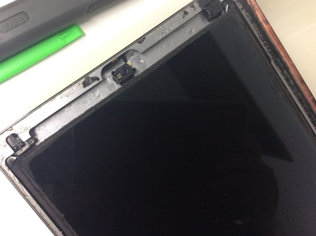 水没したiPhoneのデータは取り出せる？復旧の可能性と費用の考え方