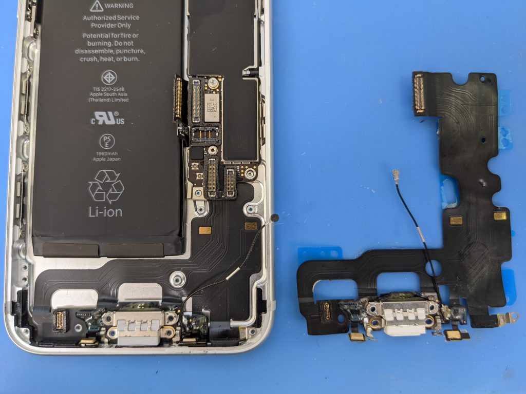 iPhone 充電部分修理