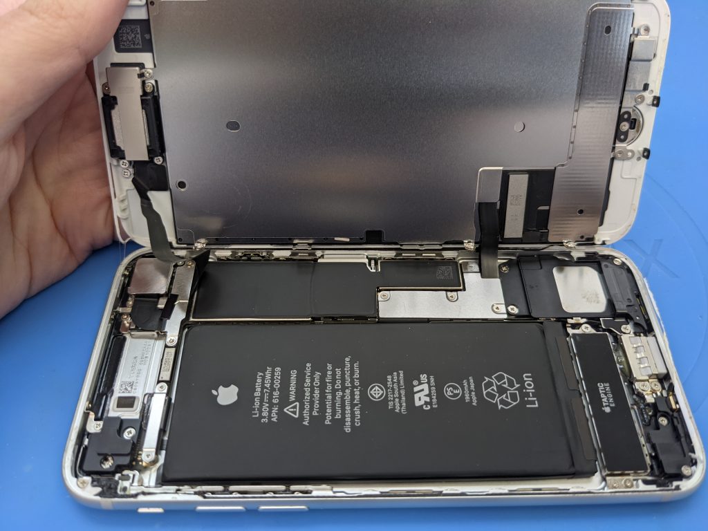 夏の時期、iPhoneを車内で放置すると…