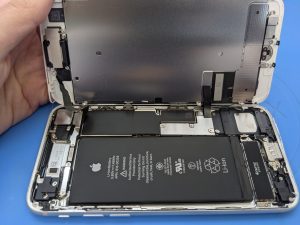 夏の時期、iPhoneを車内で放置すると…