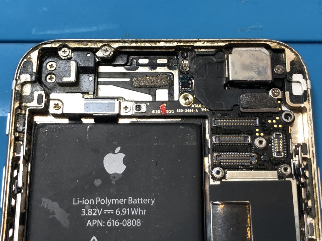 水没すると危険な理由と水没する意外な原因【iPhone】