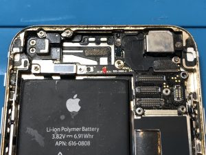 水没すると危険な理由と水没する意外な原因【iPhone】