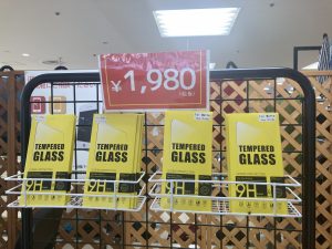 手汗で滑ってガラス割れ…！？