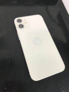 本日も11時～20時でiPhoneの修理を受付中！