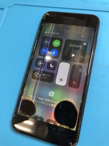 突然の画面割れ…即日交換OKです！【川越店】