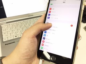 白い画面で液晶をチェック