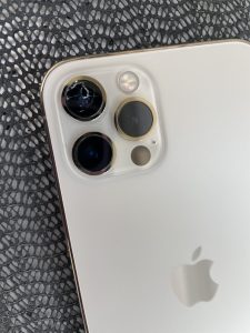 iPhoneのアウトカメラレンズ割れ放置していませんか？？