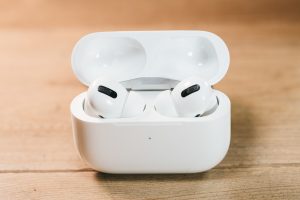 【AirPods Pro】から流れた誘拐警報が大音量すぎて聴力失ったとAppleを提訴”(-“”-)”