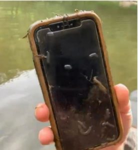 10ヶ月間水に沈んでいたiPhoneが復活した話