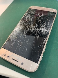 iPhone以外でも古いアンドロイド機種、修理対応しております！