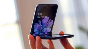 折りたたみスマホは斬新→主流に byサムスン偉い人