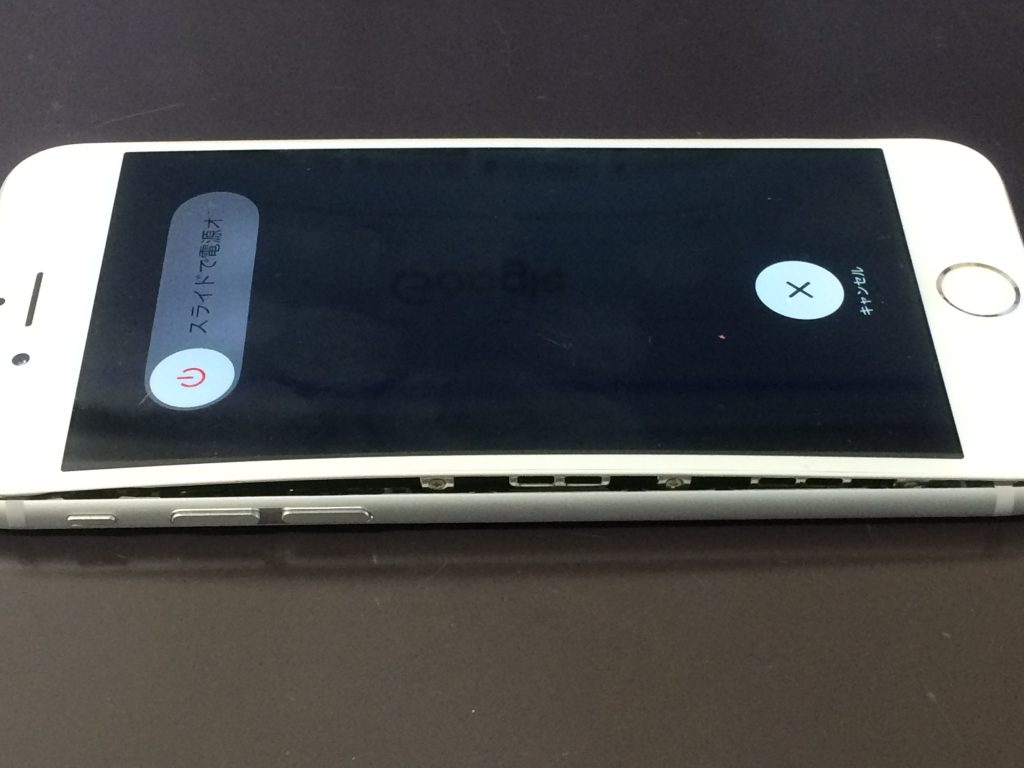 iPhoneのバッテリーが膨張する原因