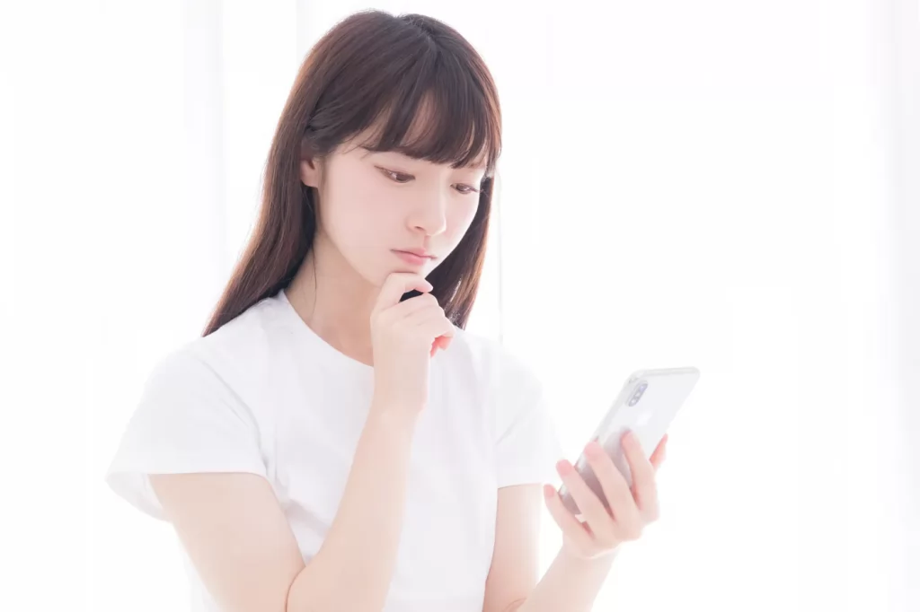 iPhoneを持ち上げるだけで画面がついていませんか？