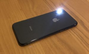 iPhoneの通知をフラッシュライトにする方法