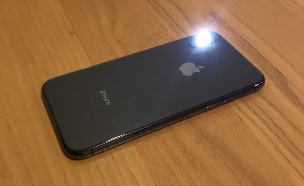 iPhoneの通知をフラッシュライトにする方法