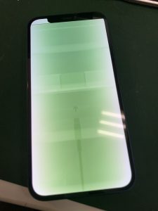 iPhoneのグリーンスクリーンにはご注意を！