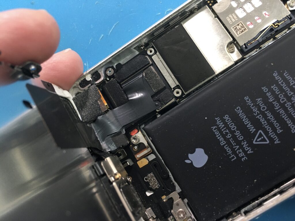 iPhoneの水没マーク（LCI）はどこ？見方と赤くなった時の対処