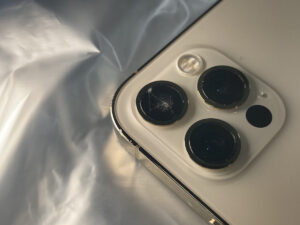 割れたカメラレンズを早急に修理するべき理由とは？